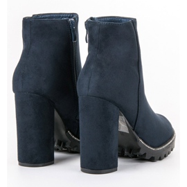Kayla Bottes sur la plate-forme bleu marine 1