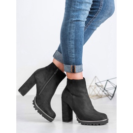Kayla Bottes sur la plate-forme le noir 1