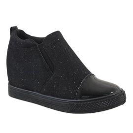 Baskets noires sur le coin DD410-1 le noir 1