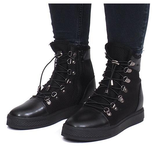 Baskets compensées noires ajourées de Mathilde le noir 1