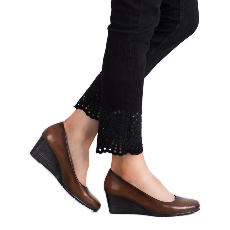 Vinceza Escarpins marron sur un coin brun 2