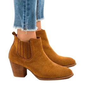 Bottines en daim camel sur le poteau SA-3338 brun 2