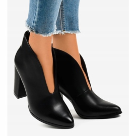 Bottines noires à enfiler avec découpes sur le montant RB38P le noir 2