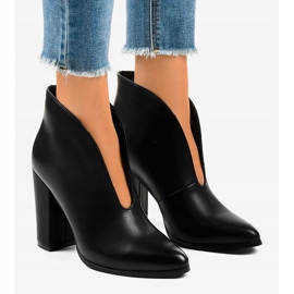 Bottines noires à enfiler avec découpes sur le montant RB38P le noir 1