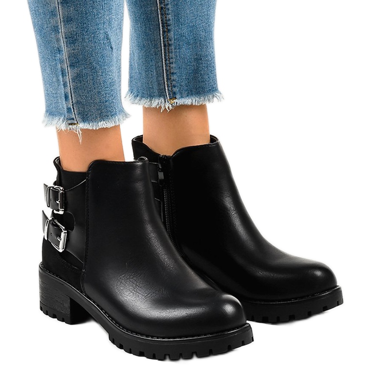 Bottes noires pour femmes sur une semelle massive M181 le noir 1