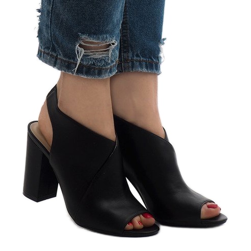 Bottes noires ouvertes sur le poteau 0280-86 le noir 2