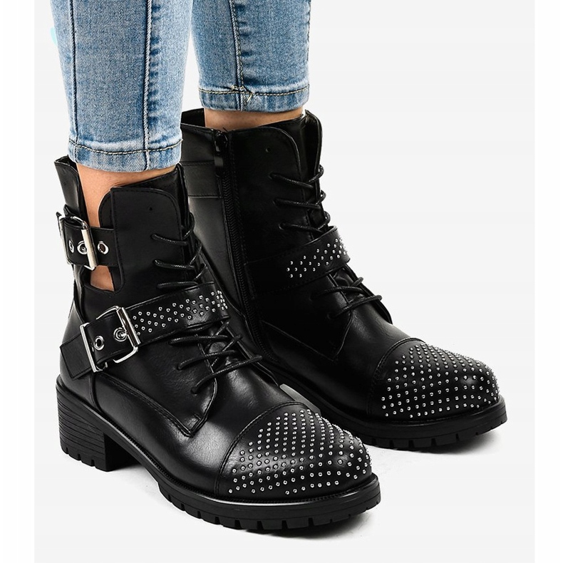 Bottes noires pour femmes sur une semelle massive M257 le noir 1