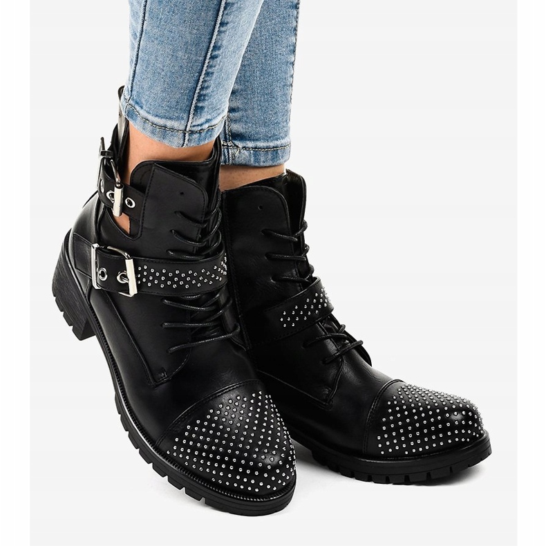 Bottes noires pour femmes sur une semelle massive M257 le noir 2