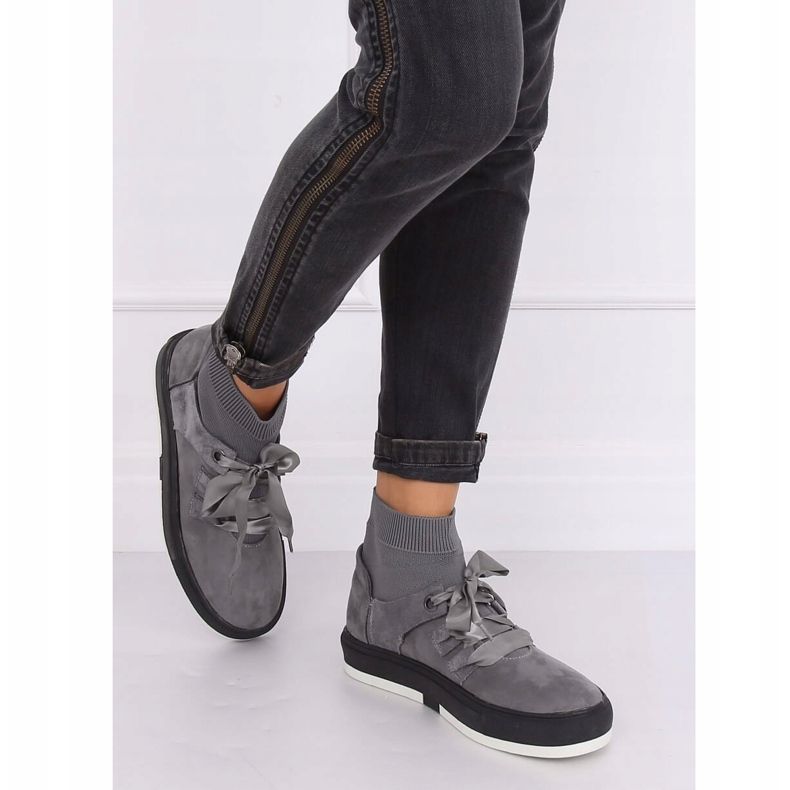 Gris CH-95 Baskets grises 1 Gris CH-95 Baskets grises 1