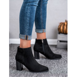Filippo Bottines en daim sur un bar le noir 5
