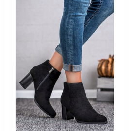 Filippo Bottines en daim sur un bar le noir 4