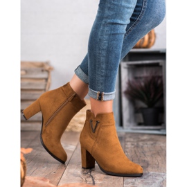 Vinceza Bottines en daim sur un bar brun 1