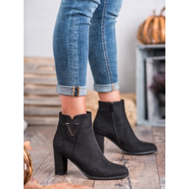 Vinceza Bottines en daim sur un bar le noir 2