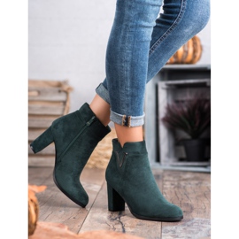 Vinceza Bottines en daim sur un bar vert 3