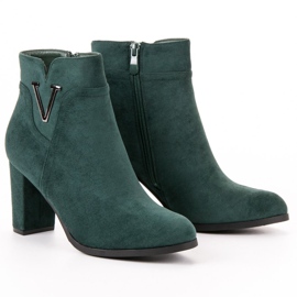 Vinceza Bottines en daim sur un bar vert 1