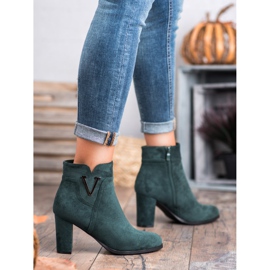 Vinceza Bottines en daim sur un bar vert 5