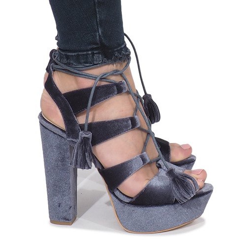 Sandales grises sur un poteau en velours One Love 1