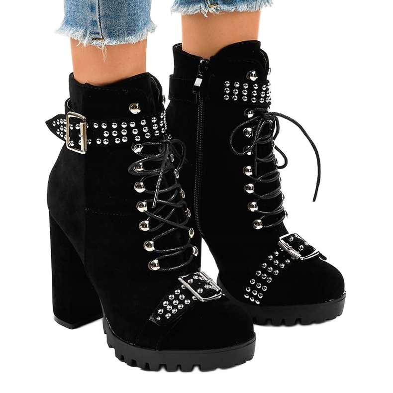 Bottines en daim noir sur le poteau LS5071 1