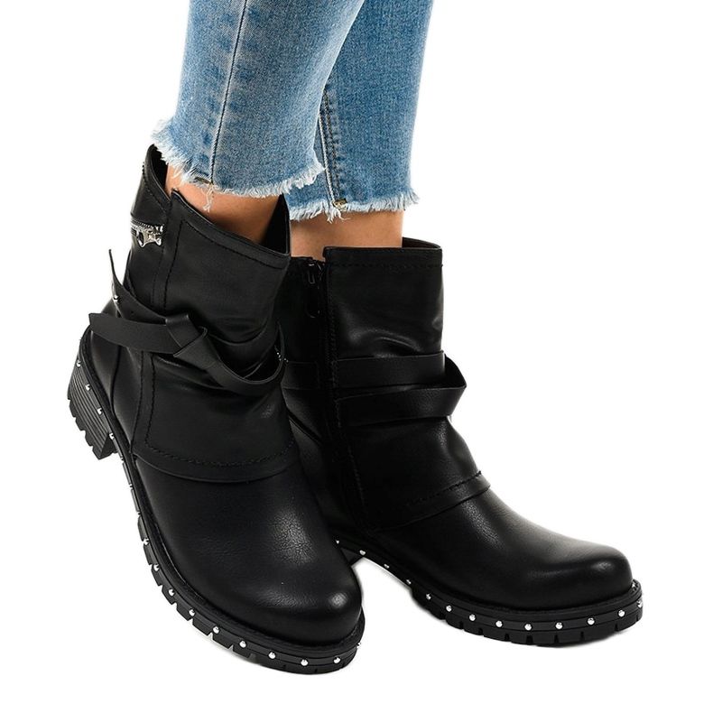 Bottes noires sur une semelle massive A-360 le noir 1