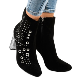 Bottines en daim noir sur le montant AE28P 2