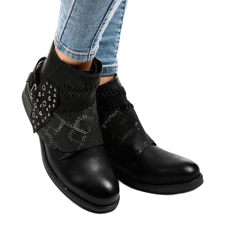Bottes isolées noires avec une boucle HFN-558 1