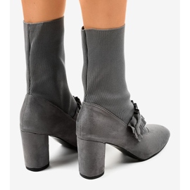 Bottines en daim gris sur le poteau LL-102P 3