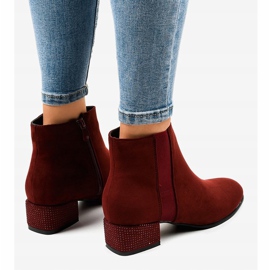 Bottines en daim marron sur le poteau HQ0018 rouge 4