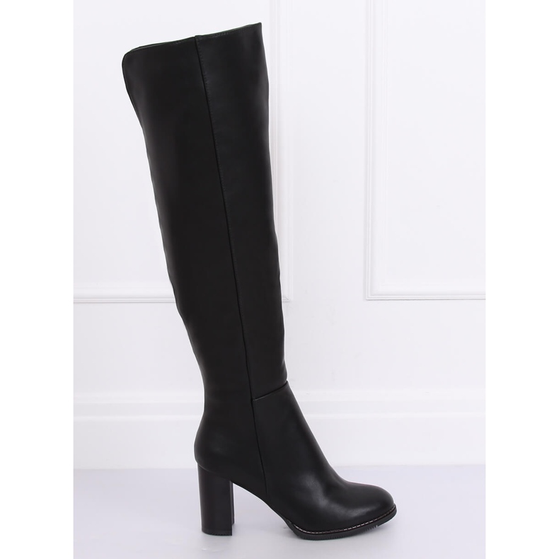 Cuissardes sur le poteau noir F128 Black 1