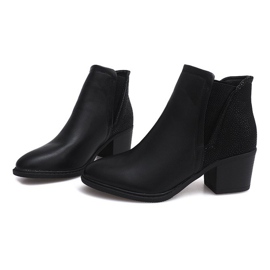 Bottes Sur Un Poteau Avec Une Gomme K77 Noir le noir 3