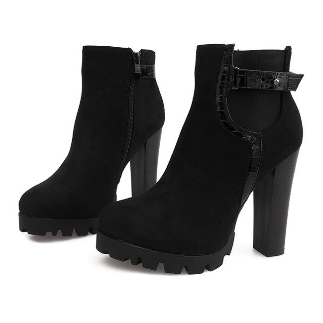 Bottes Chaudes Sur Un Poteau Noir ZH669 1