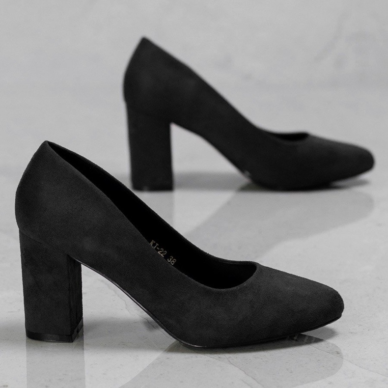 Ch. Creation Pompes sur un pilier noir 1