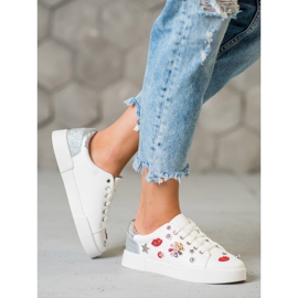 Bestelle Chaussures de sport avec patchs blanc 1