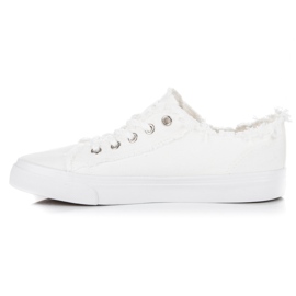 Des baskettes blanches 2