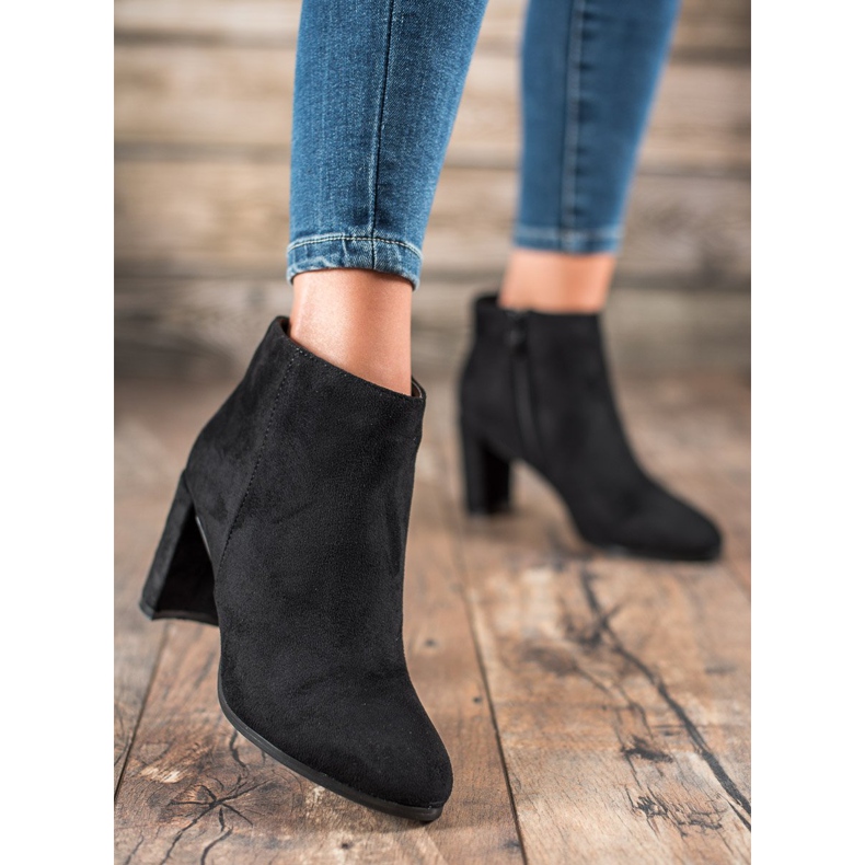 Abloom Bottines en daim sur un bar le noir 1
