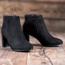 Abloom Bottines en daim sur un bar le noir 3