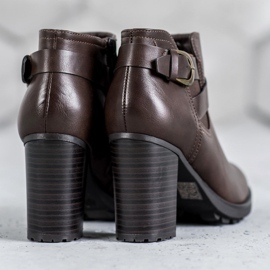 Super Mode Bottes élégantes sur un poteau brun 3
