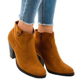 Bottines en daim camel sur le poteau TX-1822 brun 1