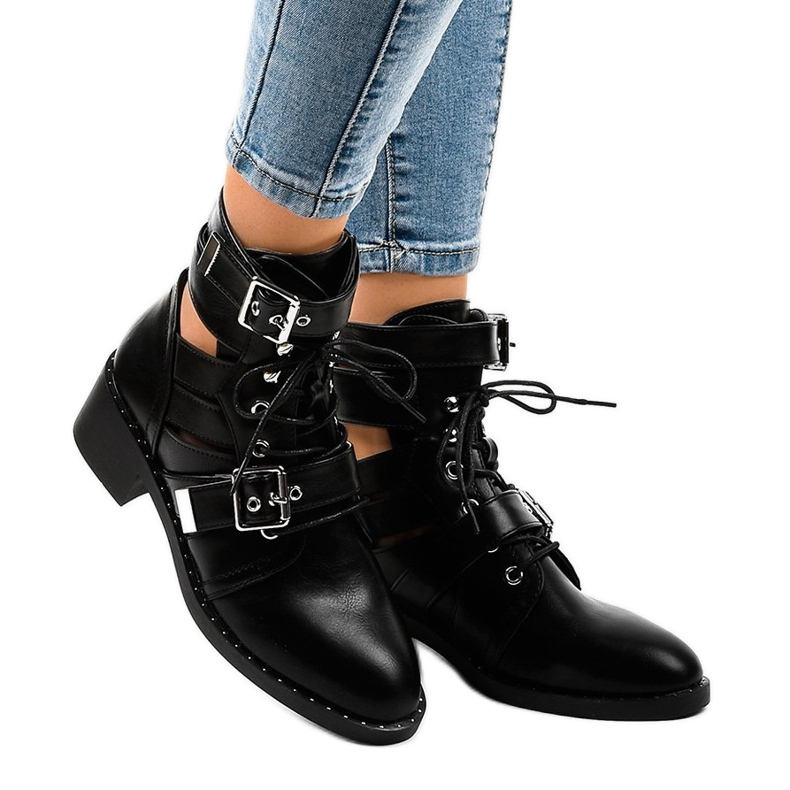 Boots femme noires sur semelle massive T195 2