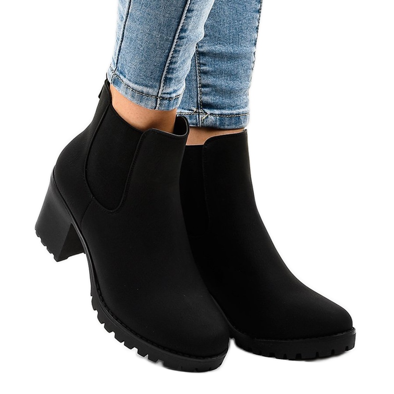 Bottes isolées noires sur le poteau B2881-KB le noir 2