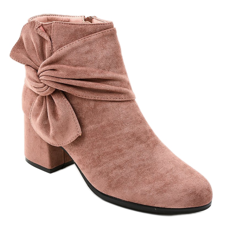 Bottes en daim rose sur le poteau Y-52 1