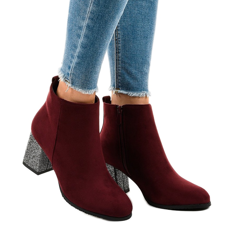 Bottines en daim marron sur le poteau DS00055 rouge 2