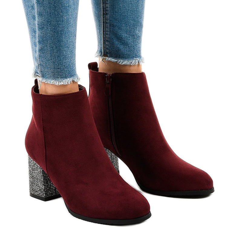 Bottines en daim marron sur le poteau DS00055 rouge 1