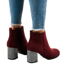 Bottines en daim marron sur le poteau DS00055 rouge 3