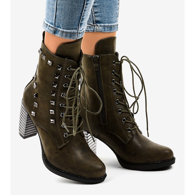 Bottines vertes à clous F117 2