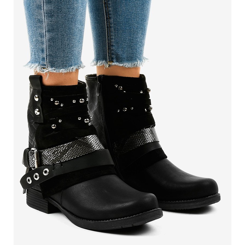 Bottes isolantes noires, richement décorées A-351 1