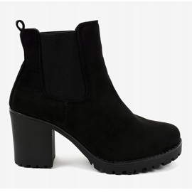 Bottines noires sur le poteau B3000-KB 2