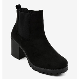 Bottines noires sur le poteau B3000-KB 1