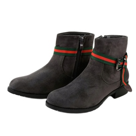 Bottes en daim gris sur le poteau avec une boucle 6119 2
