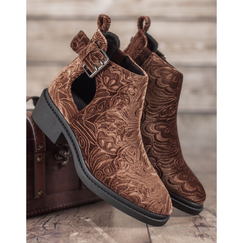 Corina Bottes en velours brun 1