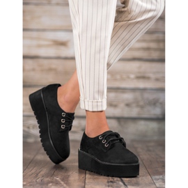 SHELOVET Chaussures en daim sur la plateforme le noir 1